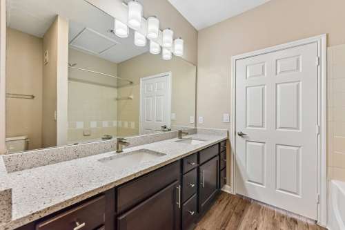 texas-state-Apartment-Building-18725748